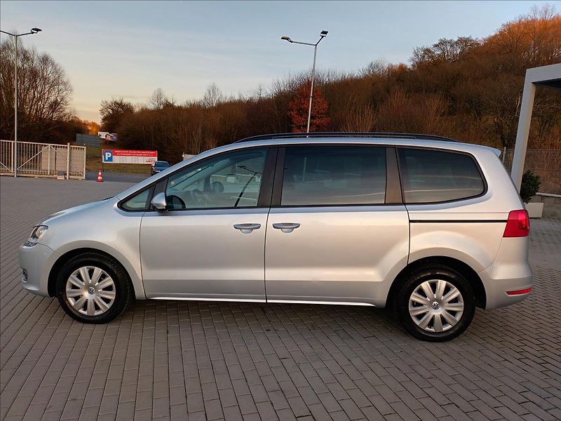 Volkswagen Sharan 2,0 TDI,7MÍST,SERVISKA,VÝHŘEV - fotka 8 z 46