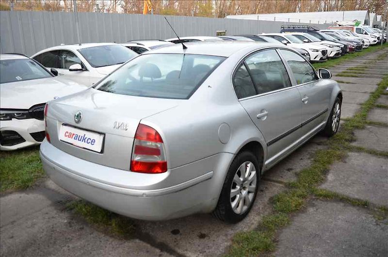 Škoda Superb (2007) 2,5 TDI - fotka 4 z 31