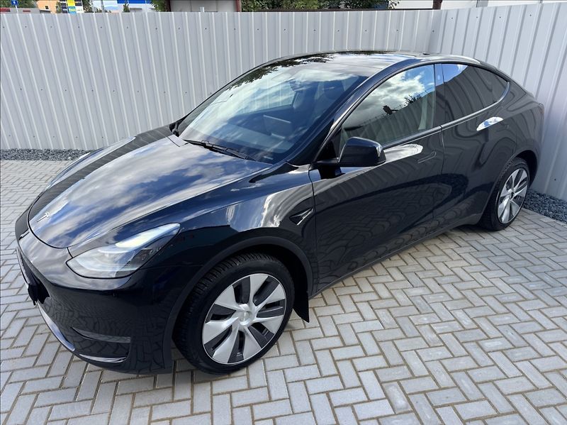 Tesla Model Y 0,0 Long Range 378kW 1.maj DPH - fotka 5 z 50