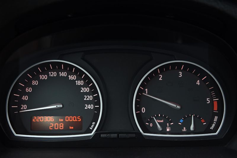 BMW X3 xDrive20d LCi,KŮŽE,VÝHŘEV,TEMP - fotka 13 z 40