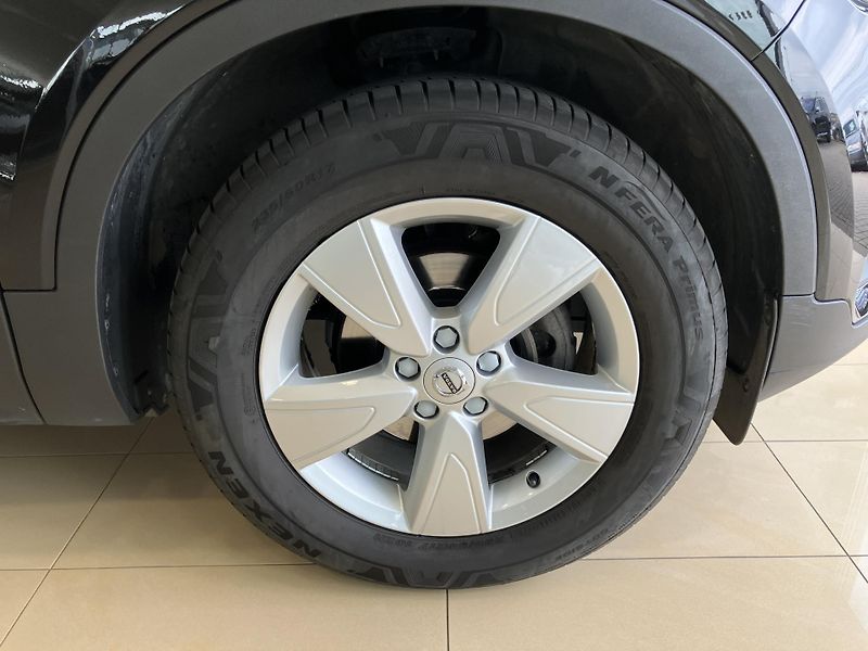 Volvo XC40 T3 FWD Kinetic AT8 - fotka 5 z 36
