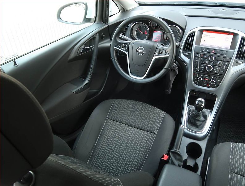 Opel Astra (2016) 1.6 CDTI, Tempomat - fotka 7 z 15