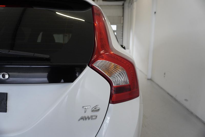 Volvo V60 T6 AWD R-DESIGN AUT. - fotka 5 z 16