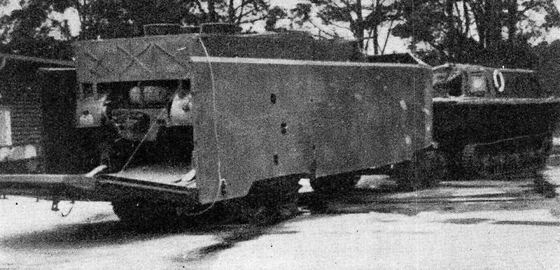 Obojživelný pásový tahač Land Wasser Schlepper v severní Africe v roce 1942.