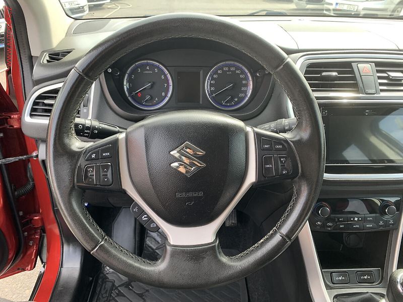 Suzuki S-Cross (2018) 1.4 BJet, Comfort, +ALU, navi - fotka 13 z 19