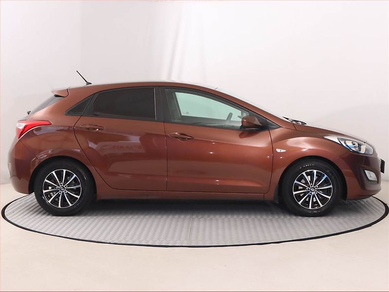 Hyundai i30 (2013) 1.6 MPI, Serv.kniha, Tempomat - fotka 6 z 17