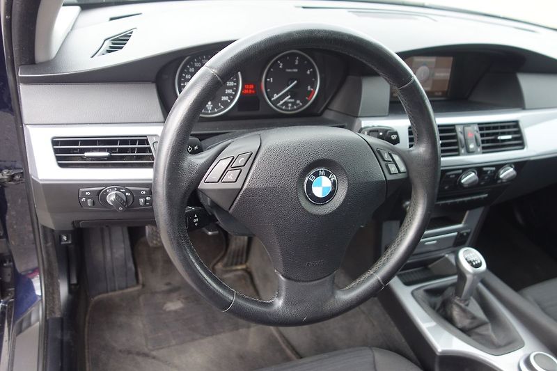 BMW Řada 5 530d PĚKNÝ !!! SERV.KNIHA ! - fotka 17 z 37