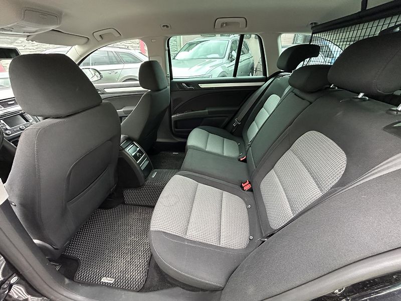 Škoda Superb (2012) 2.0 TDi 103 KW  - fotka 14 z 28