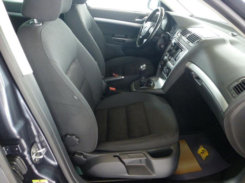 Škoda Octavia (2012) 2,0TDI*VYHŘ.S*NAVIG**XENON*4X4 - fotka 20 z 27