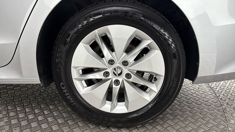 Škoda Octavia 1.0 TSI Ambition Combi - fotka 19 z 24