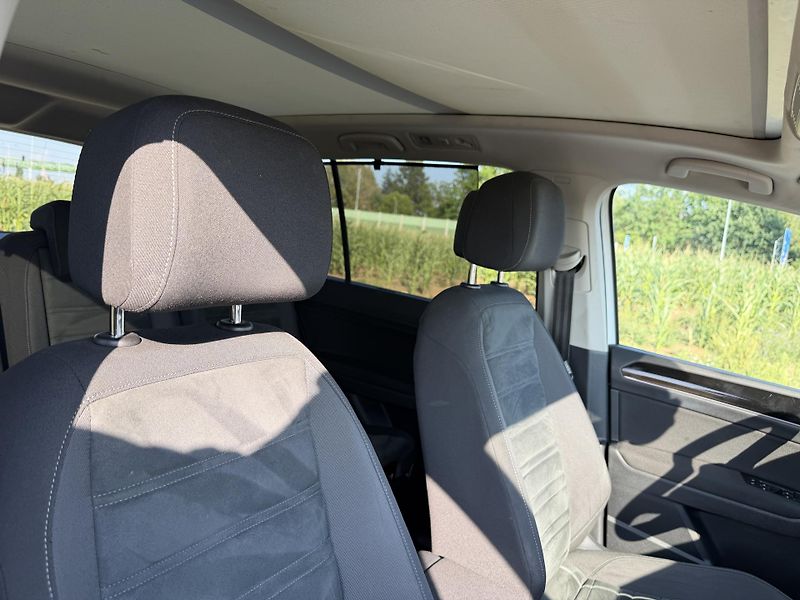Volkswagen Touran 1.4 TSI PANO ALCANTARA MASÁŽ - fotka 37 z 44
