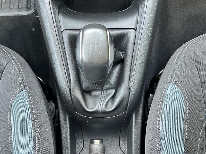 Peugeot 208 1.2i KLIMA PANORAMA TEMPOMAT - fotka 23 z 44