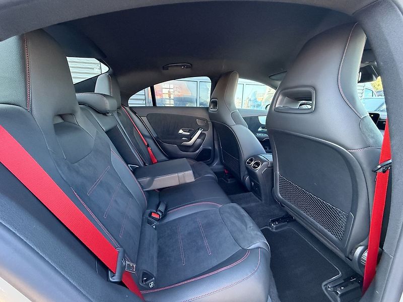 Mercedes-Benz CLA 35 AMG 4MATIC Premium - fotka 11 z 40