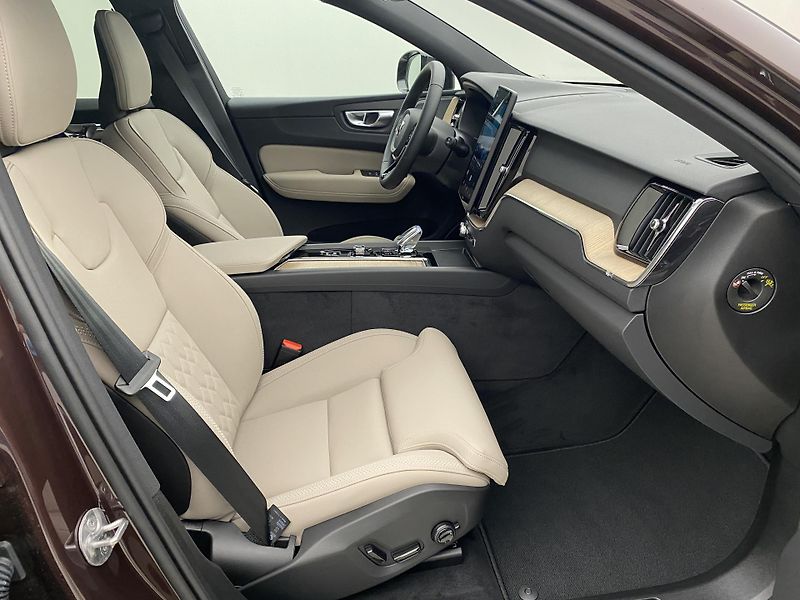 Volvo XC60 (2026) B5 AWD AUT DARK PLUS  - fotka 25 z 62
