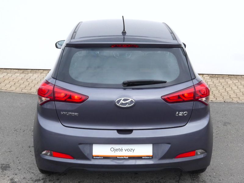 Hyundai i20 1,2 /55kW - fotka 12 z 30