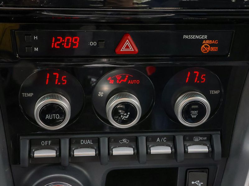 Subaru BRZ 2,0 147kW Final Edition 26/43 - fotka 26 z 42
