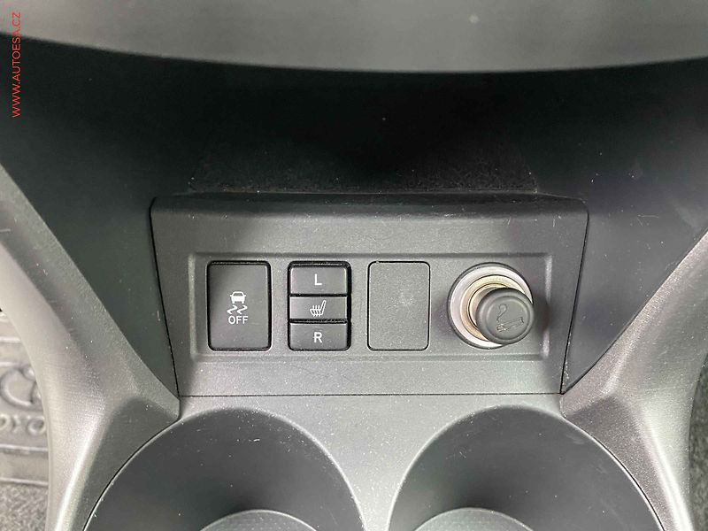 Toyota RAV4 (2010) 2.2D-4D 4x4, AC, výhřev sed. - fotka 16 z 19