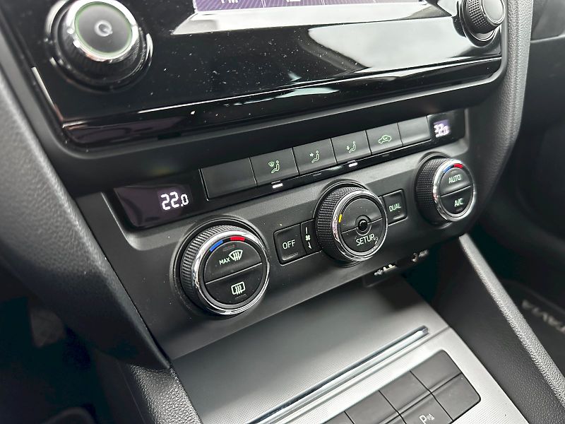Škoda Octavia (2014) Combi 1.6 TDI Ambition - fotka 26 z 34