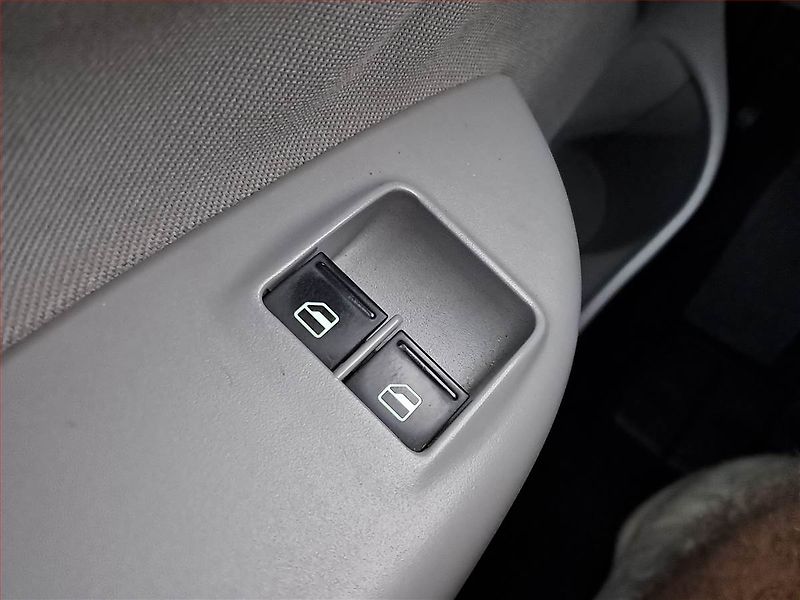 Škoda Octavia (2009) Ambiente 1.4 TSI, Tempomat - fotka 16 z 16