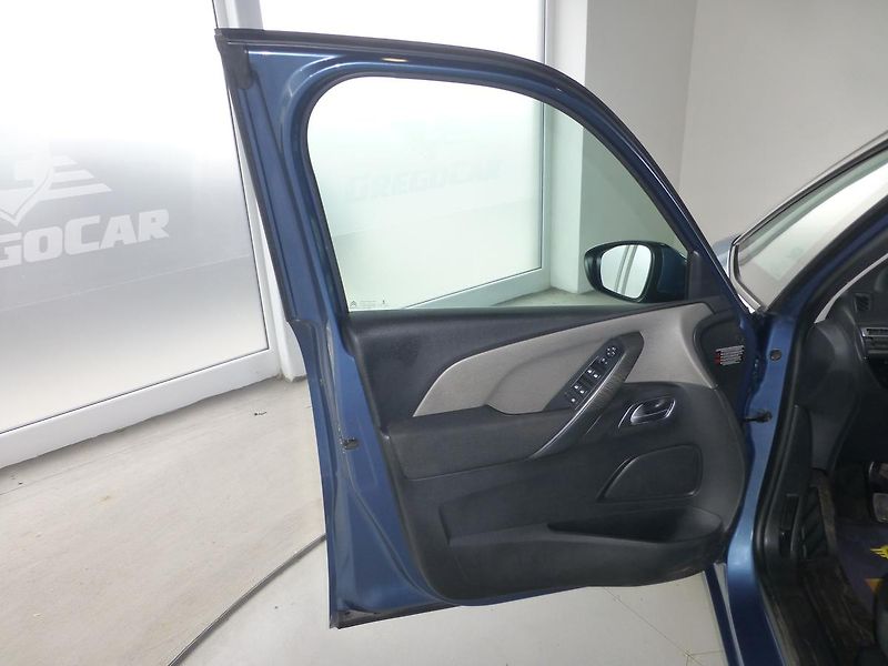 Citroën Grand C4 Picasso (2014) 1,6HDI*DIGI*NAV*ALU**KAMERA*7M - fotka 10 z 30