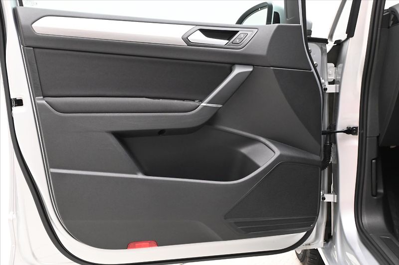 Volkswagen Touran 2,0 TDI 110kW DSG LED TAŽNÉ Zá - fotka 25 z 32