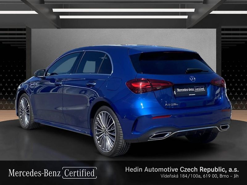 Mercedes-Benz Třídy A (2024) 250 e - fotka 3 z 28