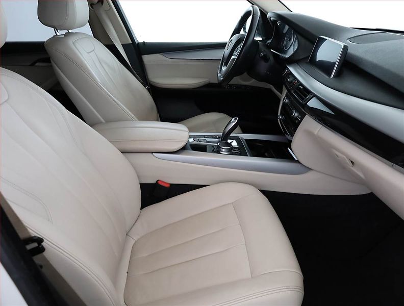 BMW X5 (2018) xDrive25d - fotka 7 z 21