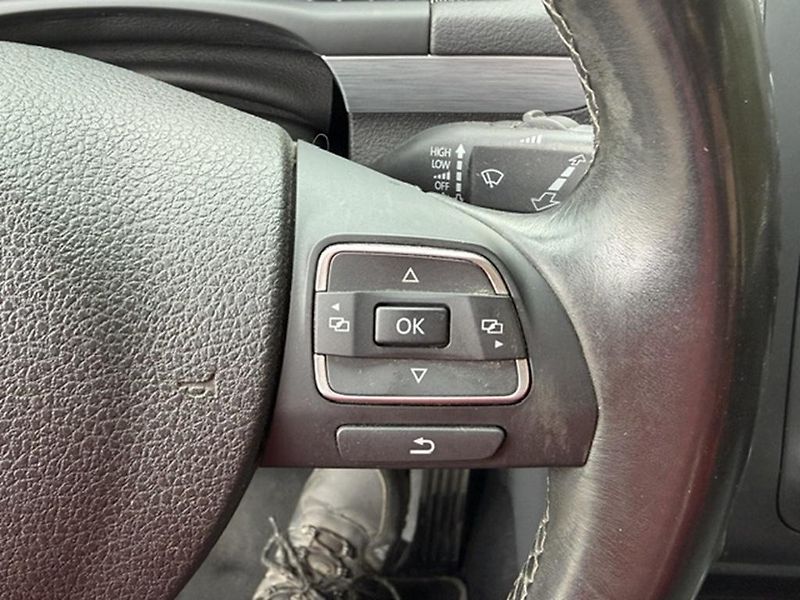 Volkswagen Touran 1,6 TDi BLUEMOTION STYLE - fotka 23 z 28