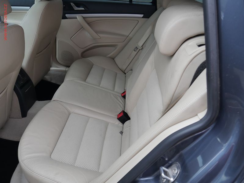 Škoda Octavia (2011) 1.6 TDi, Elegance, DSG - fotka 10 z 20