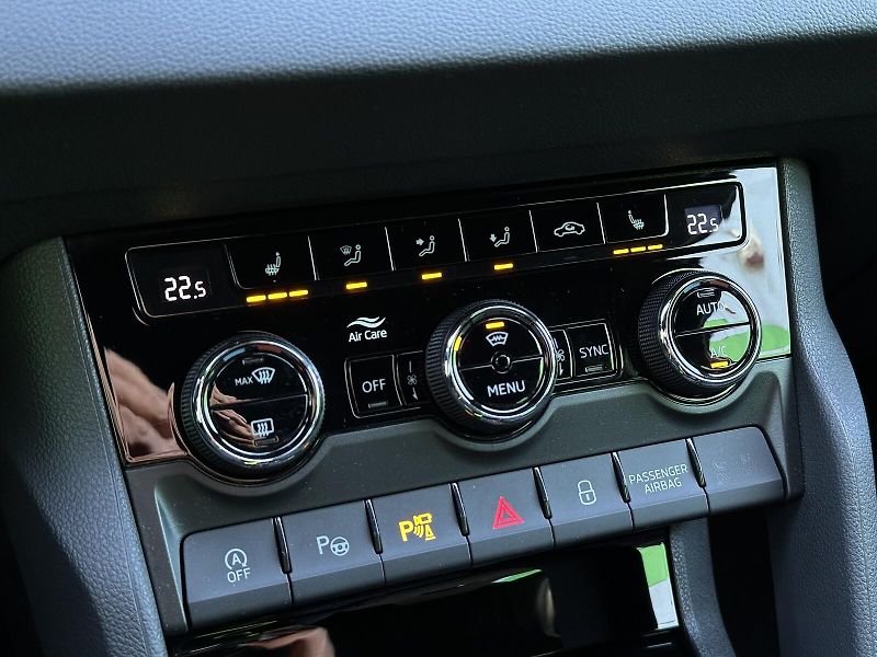Škoda Karoq 2.0TSi DSG 4x4 Sportline 190PS - fotka 29 z 51