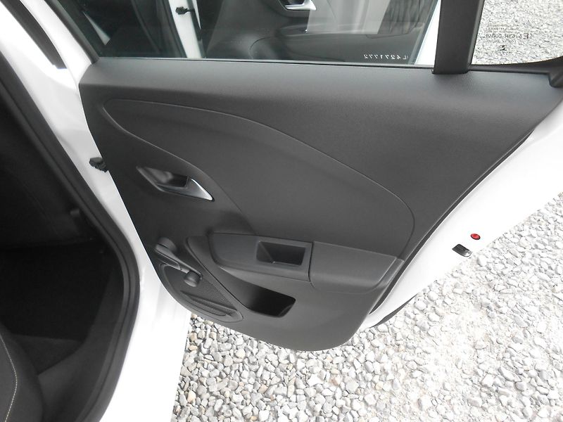 Opel Corsa 1.5TDCi,FULL LED,93TKm - fotka 20 z 35