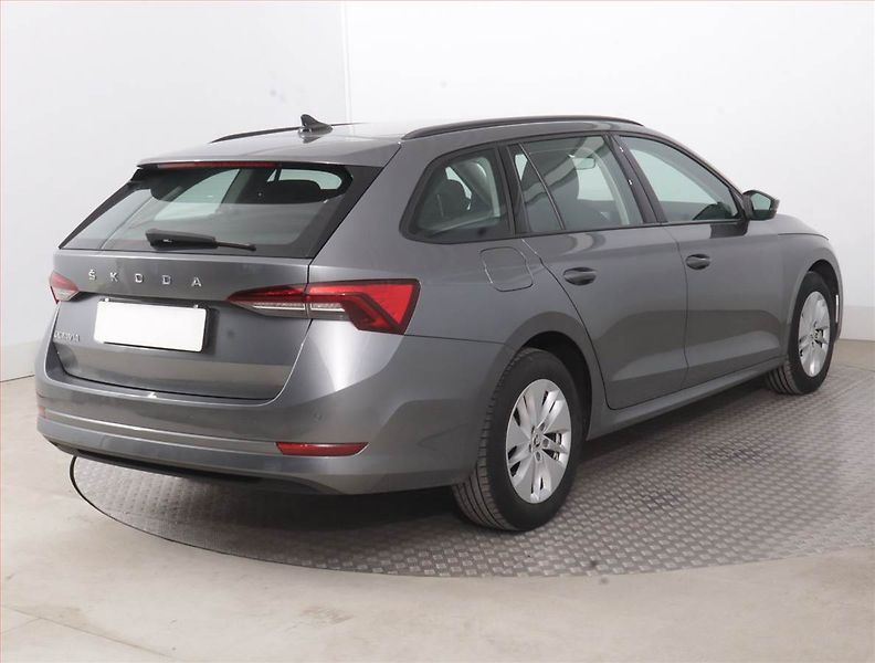 Škoda Octavia (2023) 2.0 TDI, Automat, Serv.kniha - fotka 5 z 16