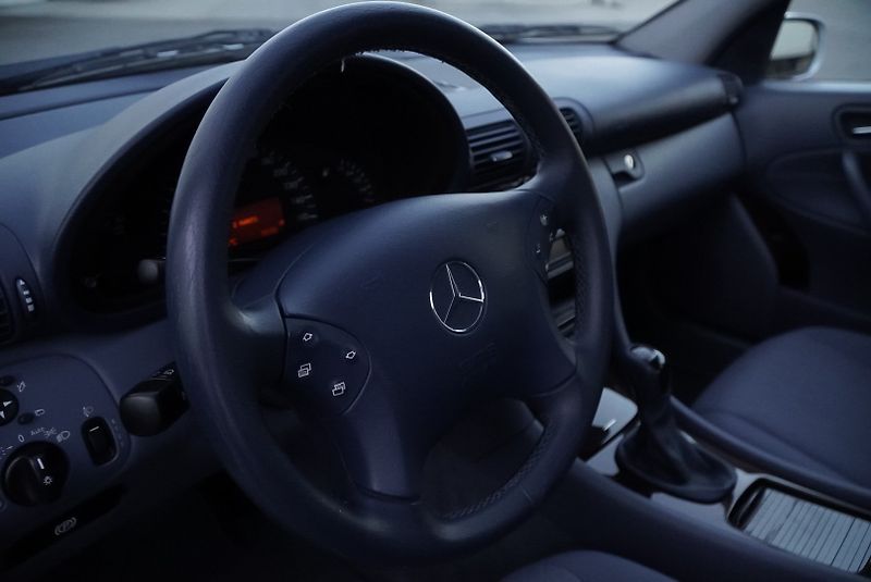 Mercedes-Benz 220 220 CDi ELEGANCE - fotka 20 z 23