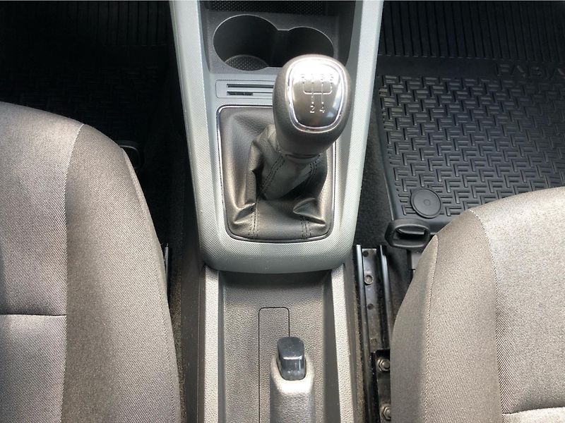 Škoda Fabia COMBI 1.0 TSi ACTIVE - fotka 20 z 27