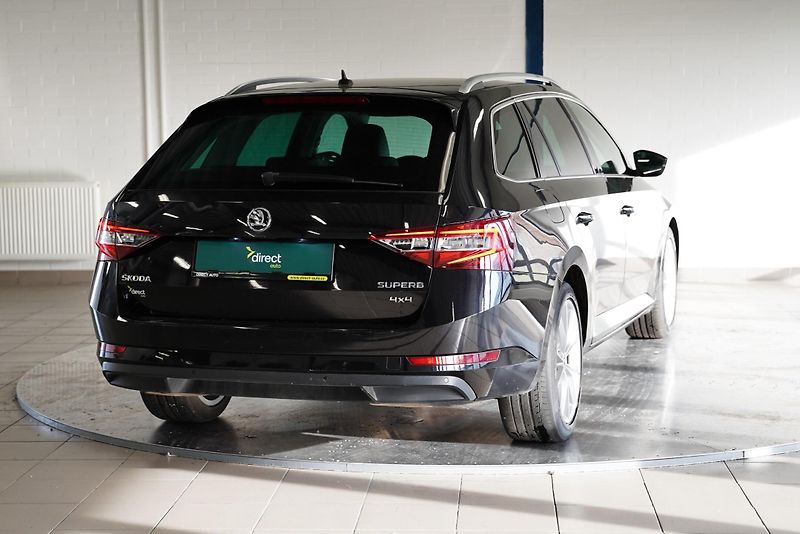 Škoda Superb - fotka 2 z 30