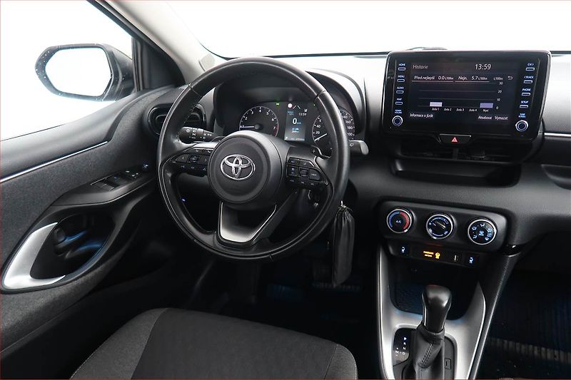 Toyota Yaris (2022) 1.5 VVT-i, Automat, ČR,1.maj - fotka 7 z 17