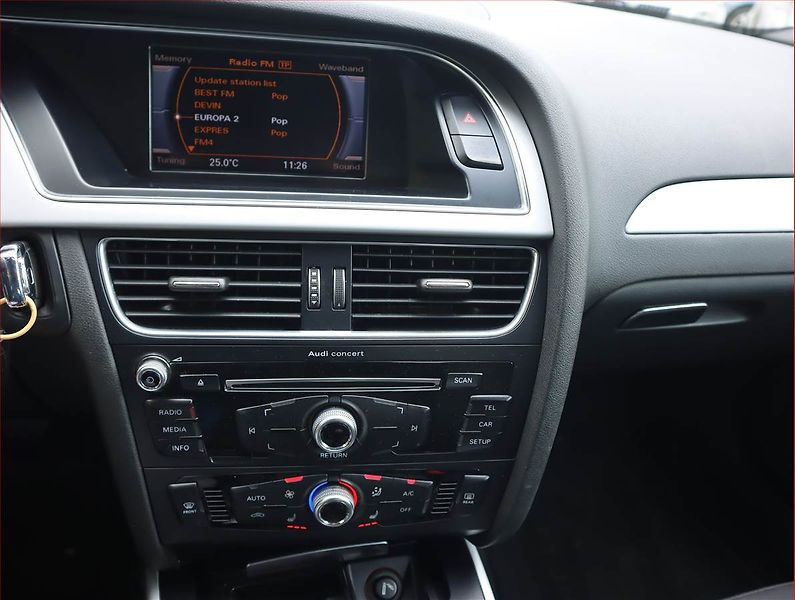 Audi A4 (2015) Design 2.0 TDI, Bi-Xenony - fotka 12 z 18