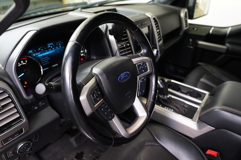 Ford F-150 - fotka 14 z 26