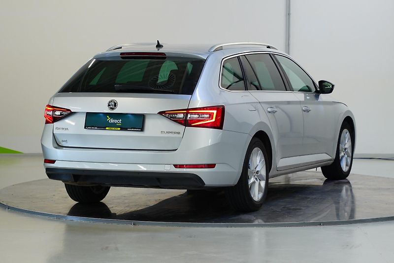 Škoda Superb - fotka 2 z 26
