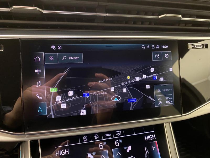 Audi Q7 3,0 TDI 210kW 7Míst S-Line - fotka 16 z 32