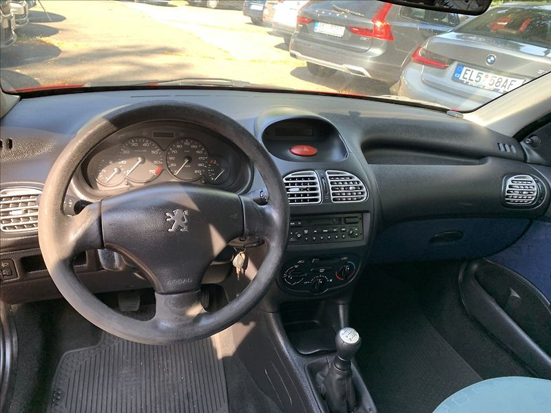Peugeot 206 1,1 i,ČR - fotka 9 z 16