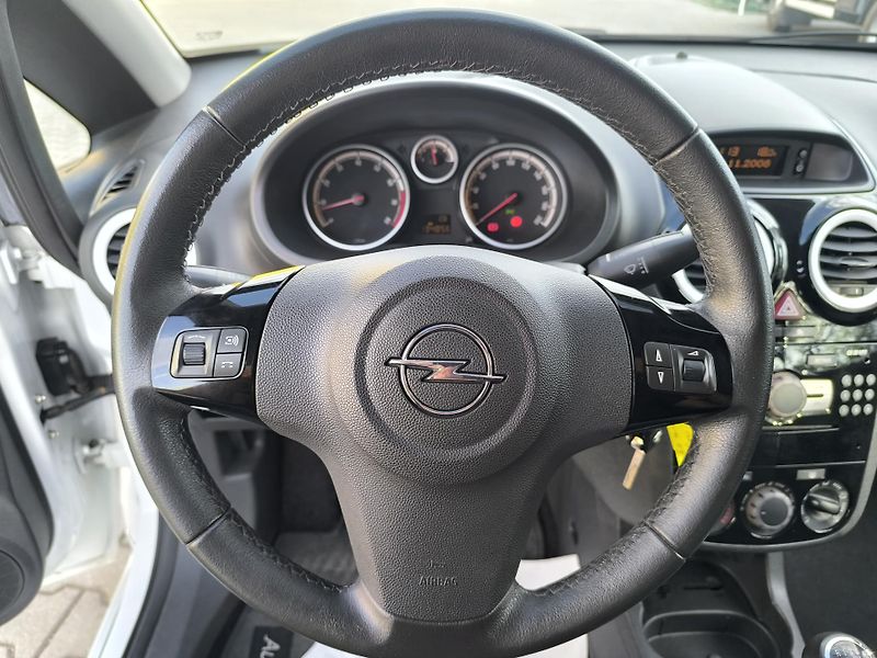 Opel Corsa 1.3 DOLOŽENÉ KM,SERVISNÍ KN - fotka 21 z 43