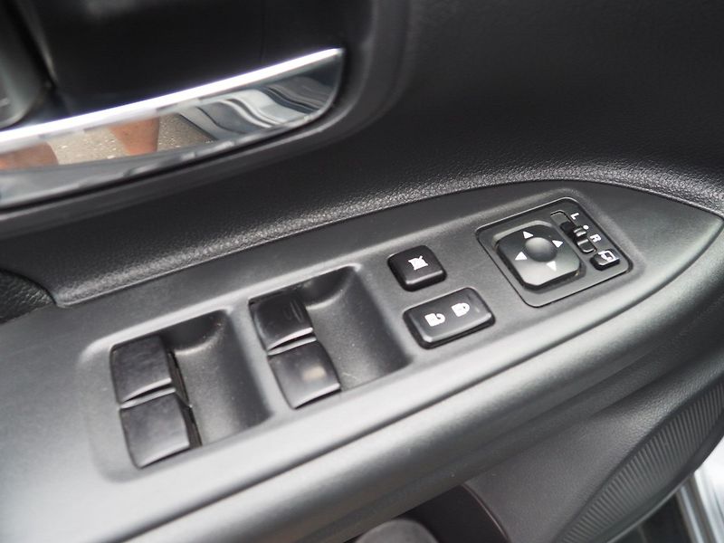 Mitsubishi Outlander (2014) 2.2 D-ID AT Instyle, AWD, 7m - fotka 21 z 41