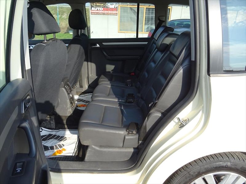 Volkswagen Touran 1,6 TDi 77 kW - fotka 10 z 25