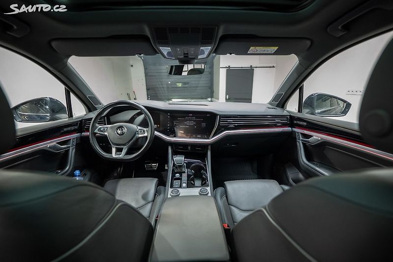 Volkswagen Touareg R-Line 3.0 TDI 210 kW - fotka 8 z 50