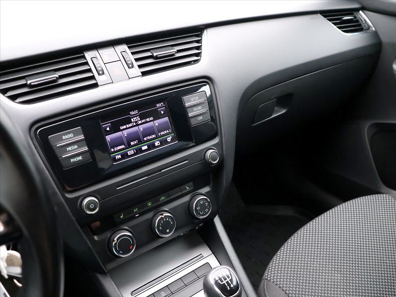 Škoda Octavia 1,6 TDI 81kW CZ Ambition Tažné - fotka 20 z 32