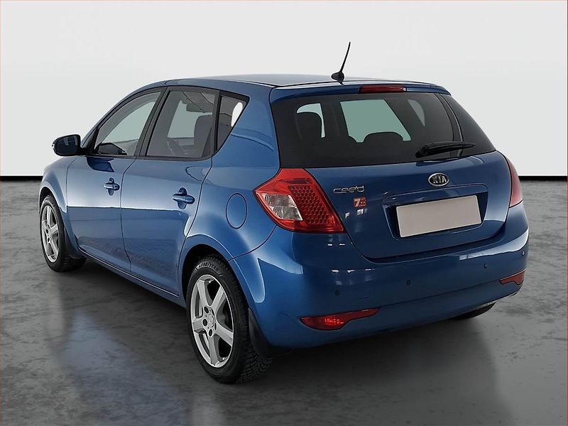 Kia Ceed (2011) 1.6 CVVT, po STK, jezdí dobře - fotka 4 z 19