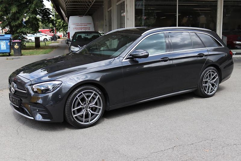 Mercedes-Benz Třídy E E 300D 4MATIC KOMBI AMG 195kW - fotka 16 z 50