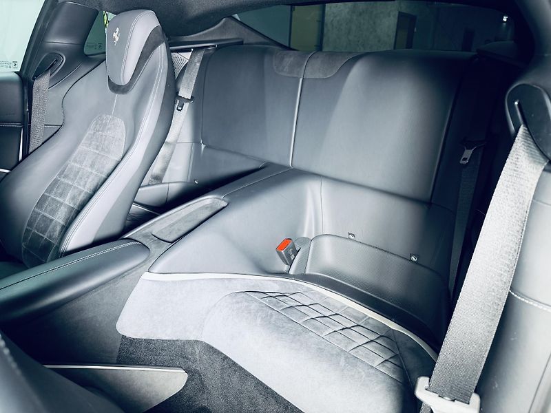 Ferrari Roma (2021) FULL CARBON MAX VÝB ZÁRUKA - fotka 30 z 33