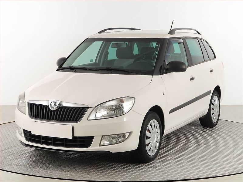 Škoda Fabia (2014) 1.2 TSI, Vyhř. sedaček - fotka 2 z 15
